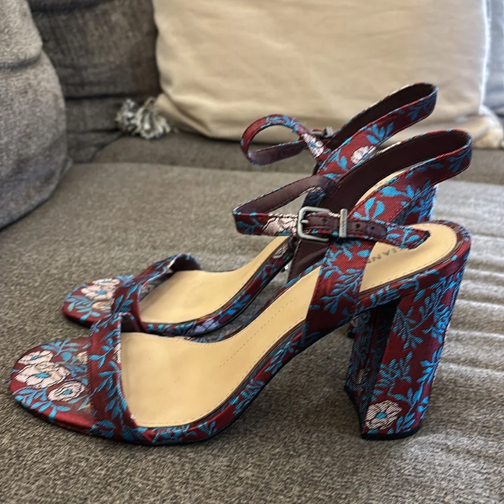 Gianni‎ Bini Mckaria Brocade Block Heels Size 10